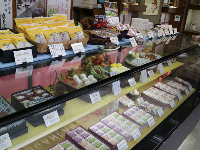 ふるや古賀音庵 幡ヶ谷本店 ショーケース